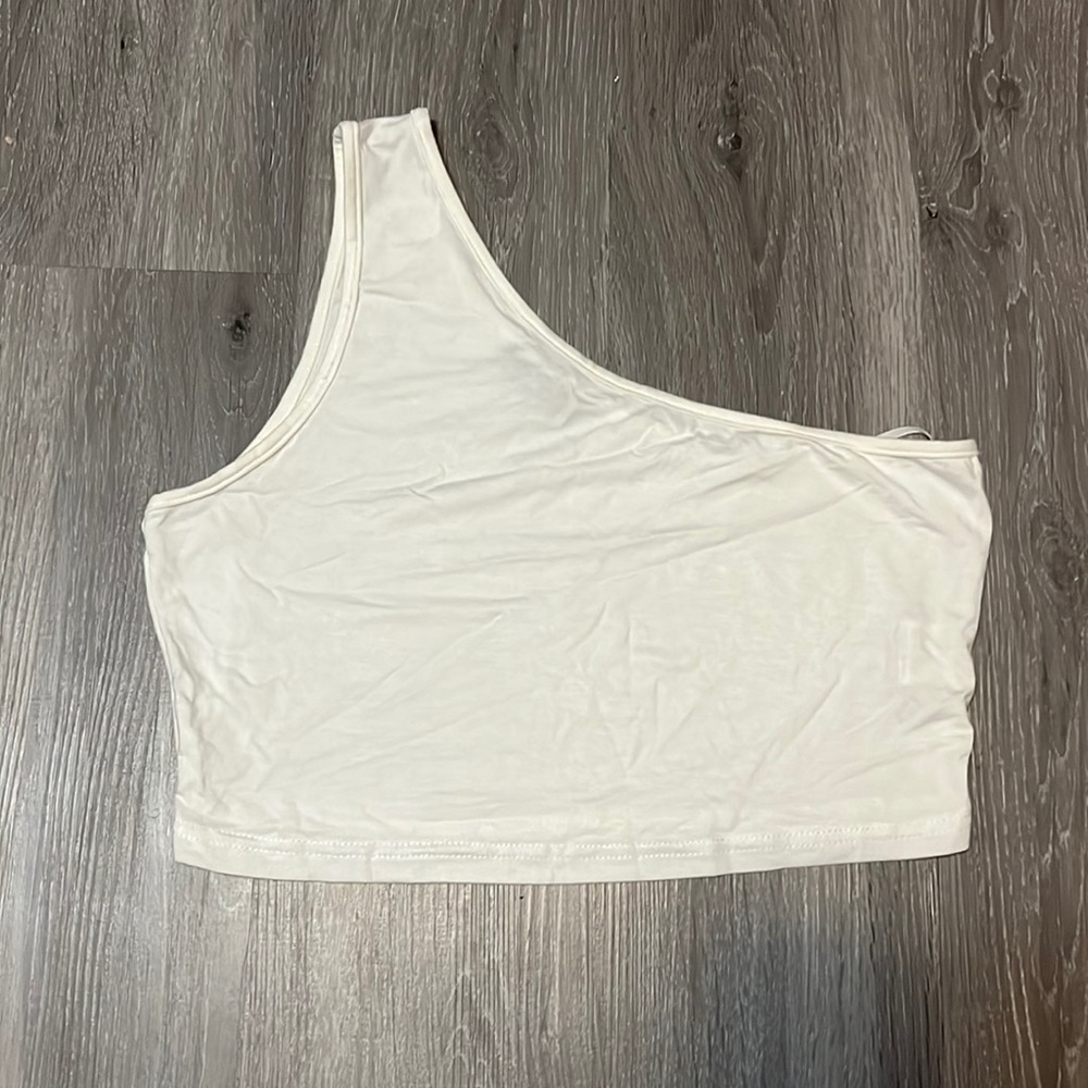One shoulder solid crop
